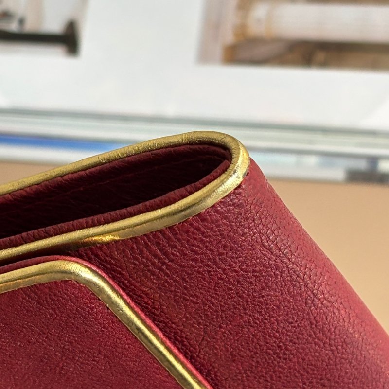收藏品等級 ::CHANEL:: 香奈兒 勃根地紅搭金邊絕美錢包 短中夾 功能夾-12