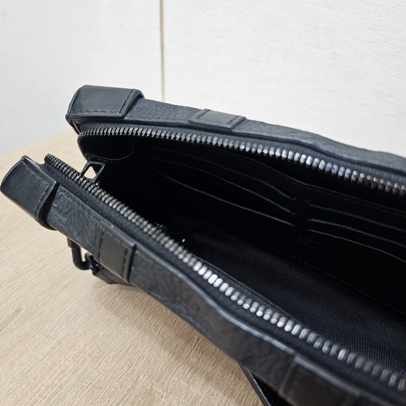 [甜價出❣️] LV黑壓紋SoftTrunk黑釦斜背包-27