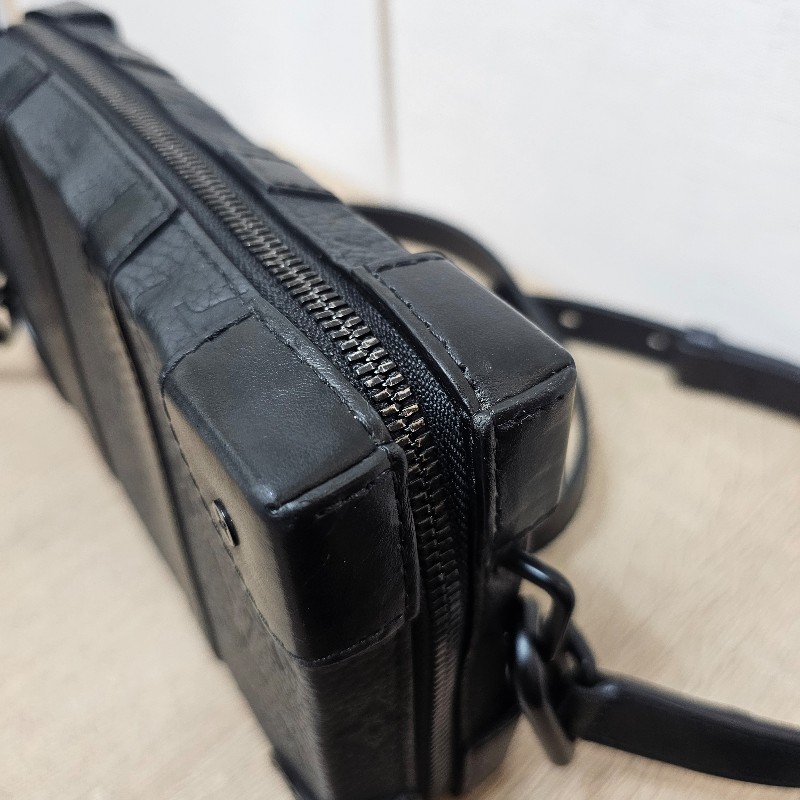 [甜價出❣️] LV黑壓紋SoftTrunk黑釦斜背包-28