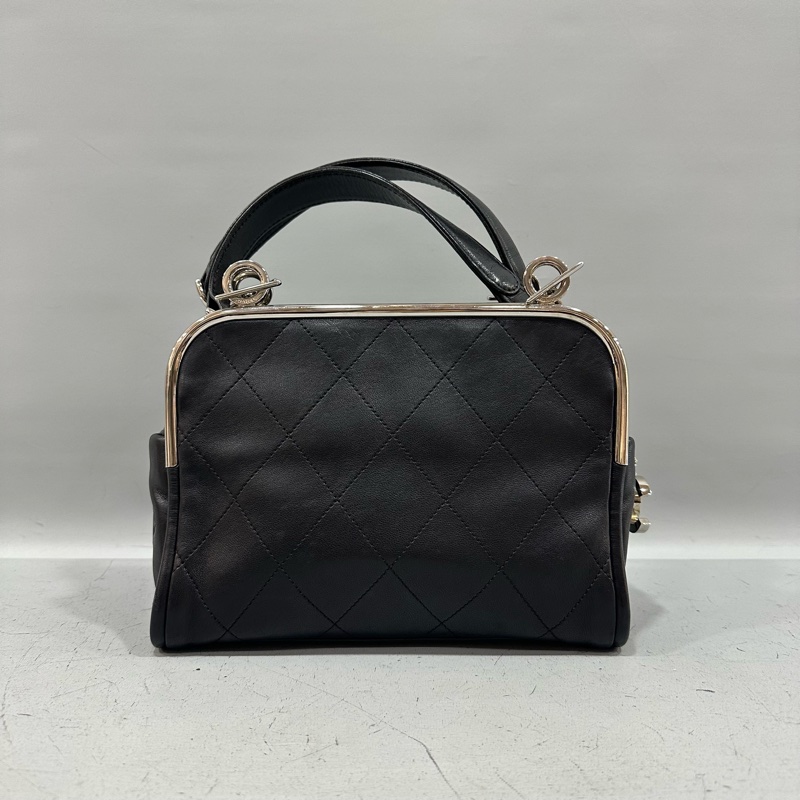 Chanel 黑皮金釦雙c手提包-0