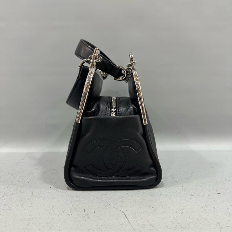 Chanel 黑皮金釦雙c手提包-1