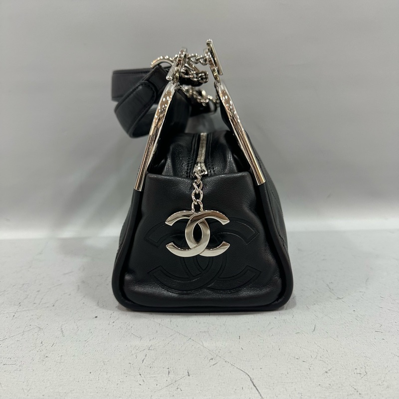 Chanel 黑皮金釦雙c手提包-3