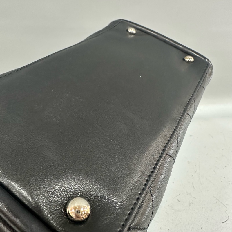 Chanel 黑皮金釦雙c手提包-9
