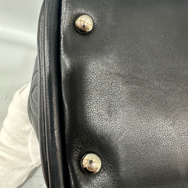 Chanel 黑皮金釦雙c手提包-10