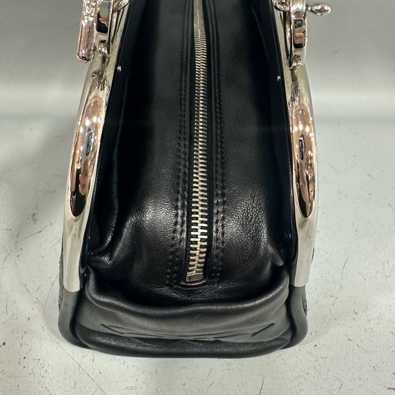 Chanel 黑皮金釦雙c手提包-14