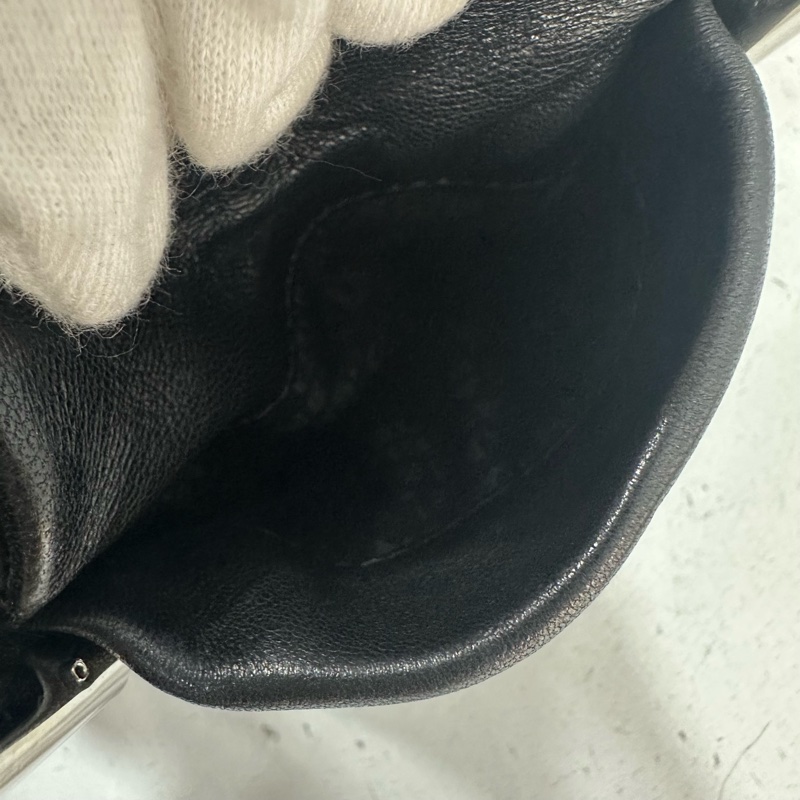 Chanel 黑皮金釦雙c手提包-30