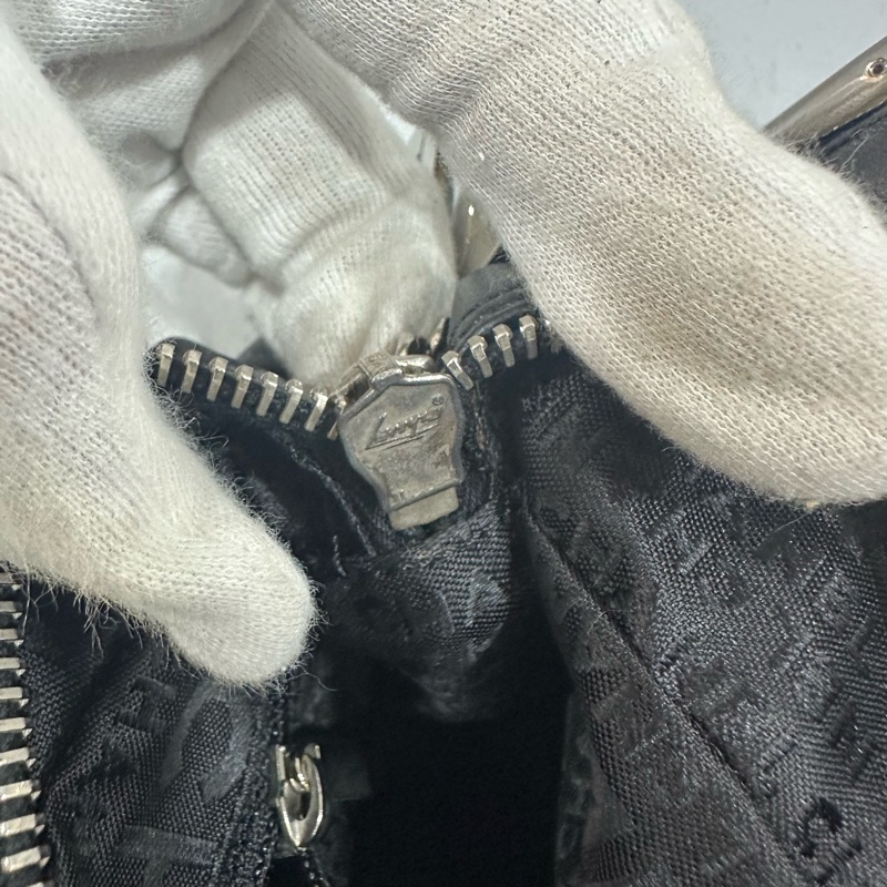 Chanel 黑皮金釦雙c手提包-40