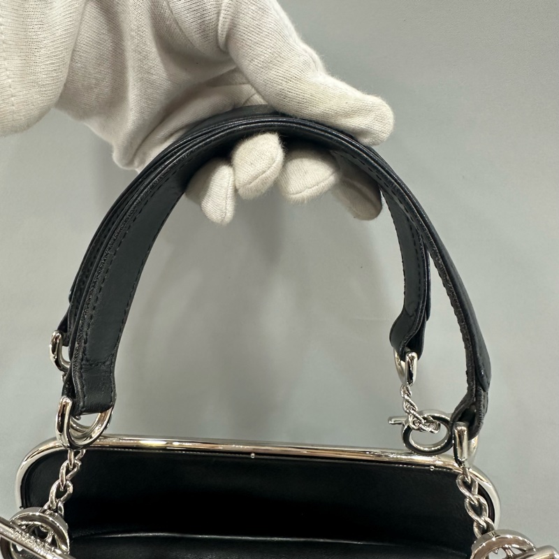 Chanel 黑皮金釦雙c手提包-51