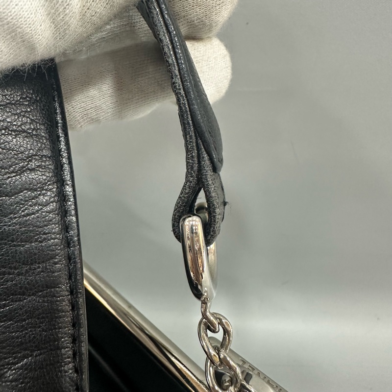 Chanel 黑皮金釦雙c手提包-53