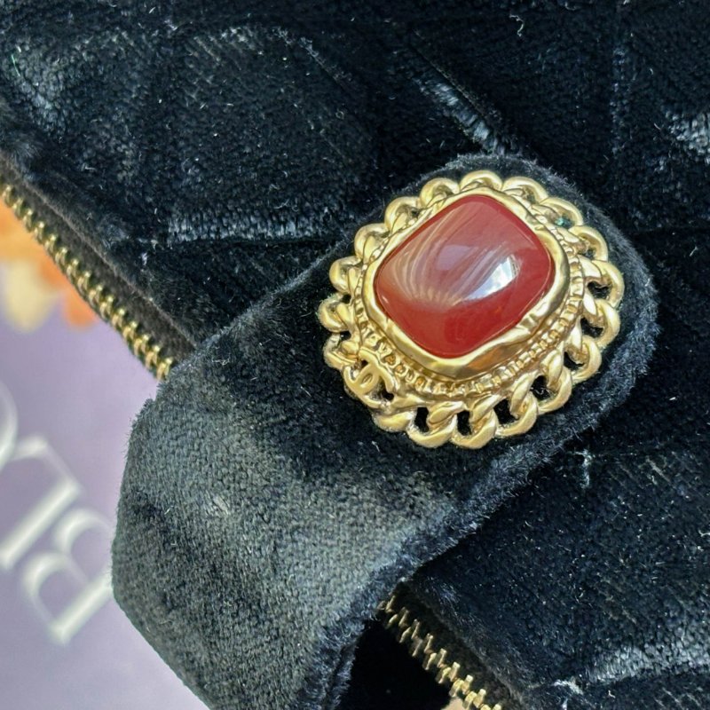 老香奶奶收藏品等級 ::CHANEL:: 香奈兒 天鵝絨內裏帆布紅寶石釦式雙層小功能包 錢包-17