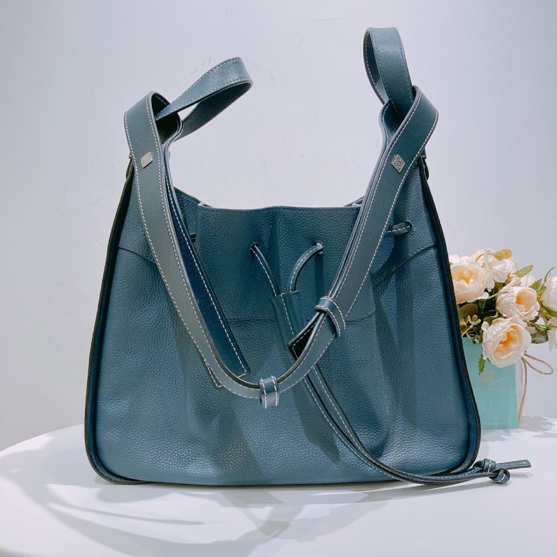 TW4413 Loewe 羅意威 中號吊床包 Hammock Bag Medium-2