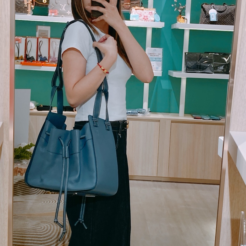 TW4413 Loewe 羅意威 中號吊床包 Hammock Bag Medium-17