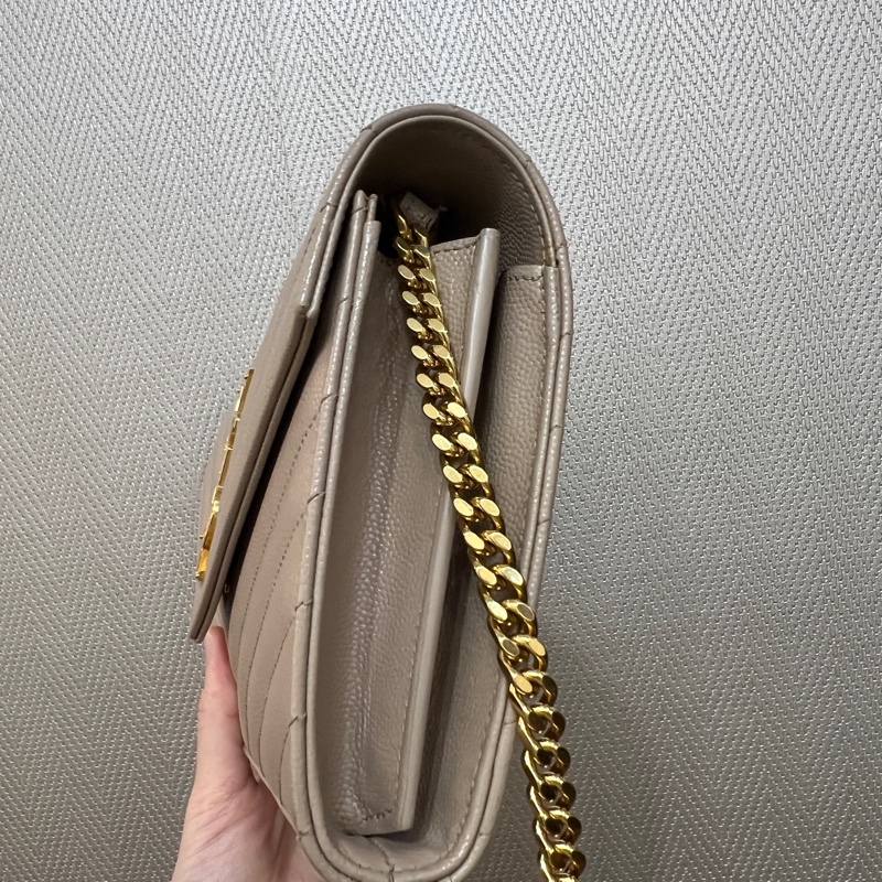 YSL 奶茶色荔枝牛皮金釦10卡斜背WOC鍊包-2