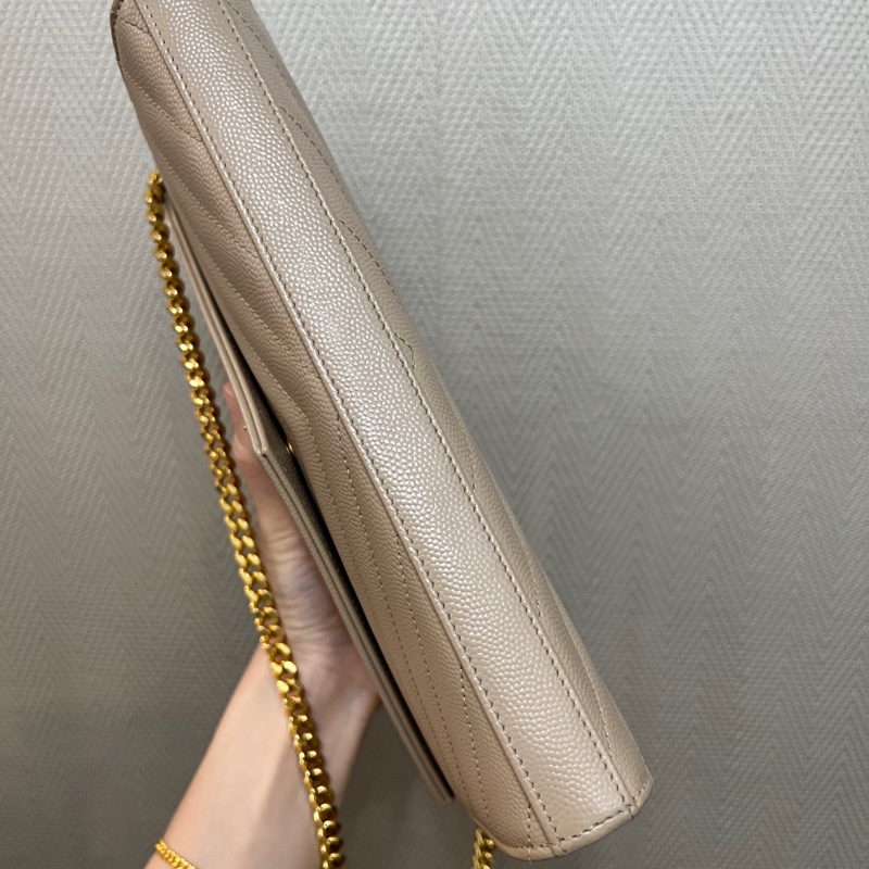 YSL 奶茶色荔枝牛皮金釦10卡斜背WOC鍊包-8