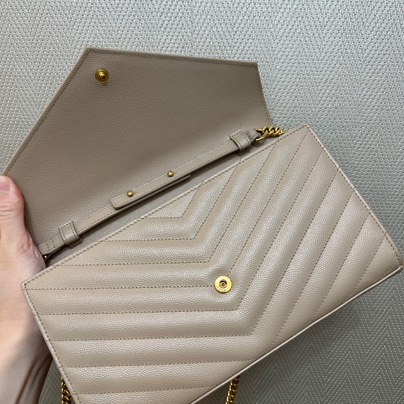 YSL 奶茶色荔枝牛皮金釦10卡斜背WOC鍊包-11