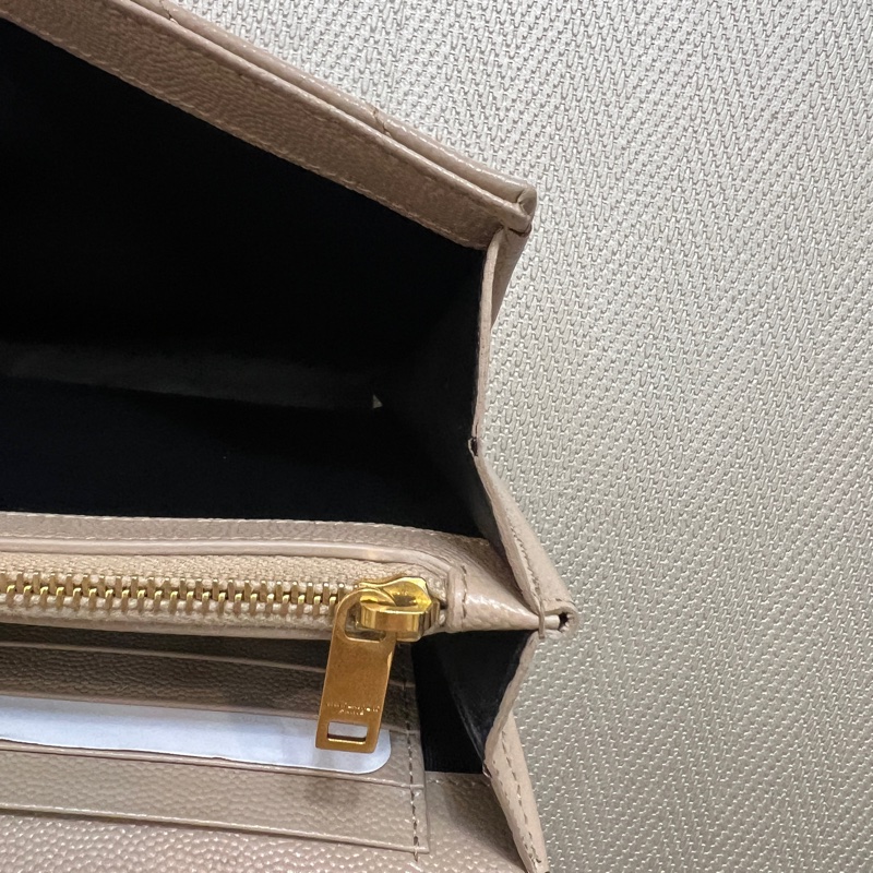 YSL 奶茶色荔枝牛皮金釦10卡斜背WOC鍊包-14