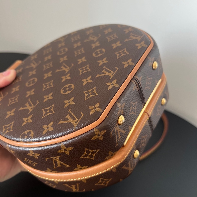 Louis Vuitton 硬殼圓餅包-13