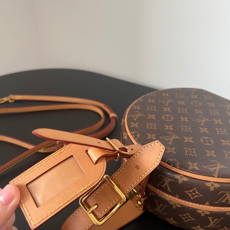 Louis Vuitton 硬殼圓餅包-21
