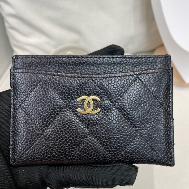 CHANEL 黑金魚子醬卡包 I238NY-1