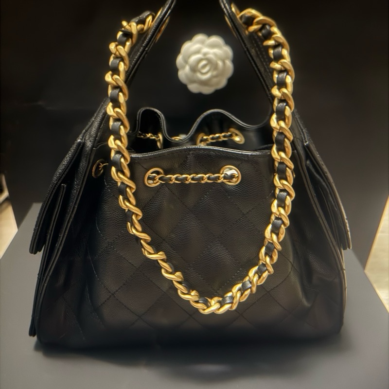 Chanel 25 Small Handbag in Black 黑色小型包-1