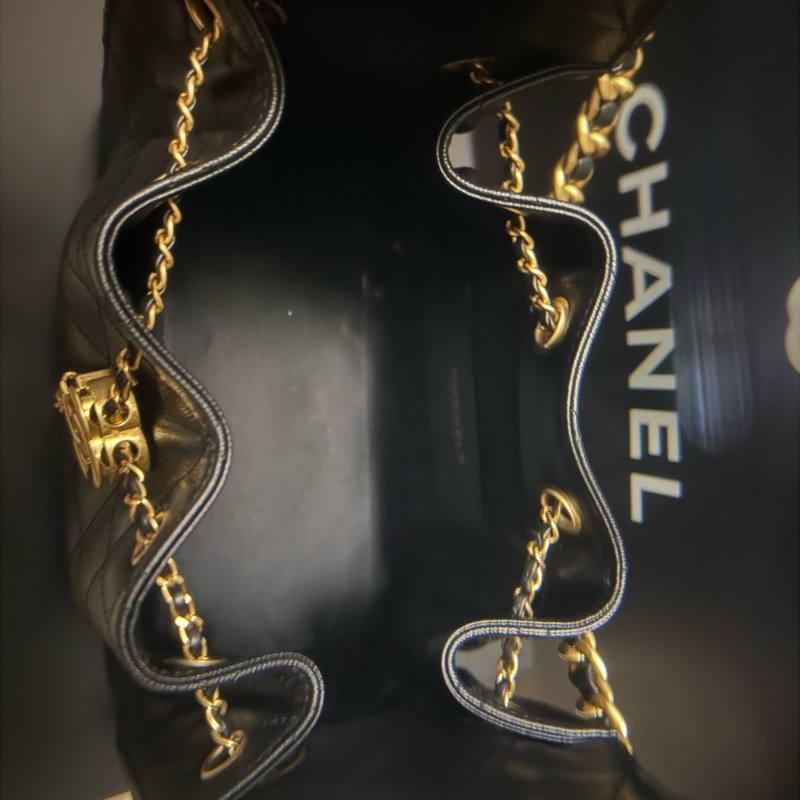 Chanel 25 Small Handbag in Black 黑色小型包-2