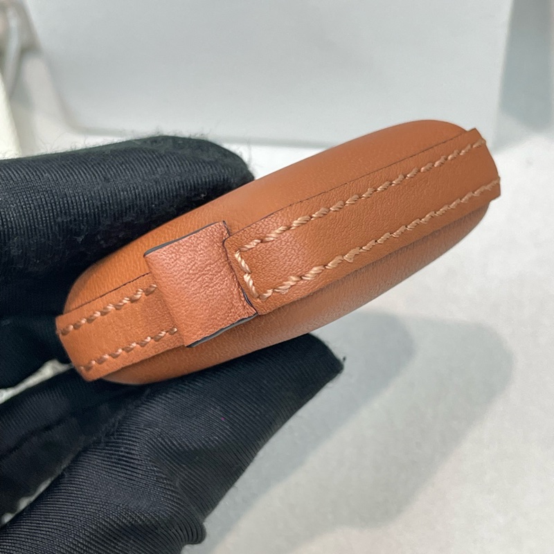 LOEWE 棕色皮革方形拉尺 I491NY-11