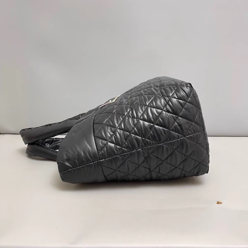 Chanel香奈兒 黑色羽絨購物袋-3