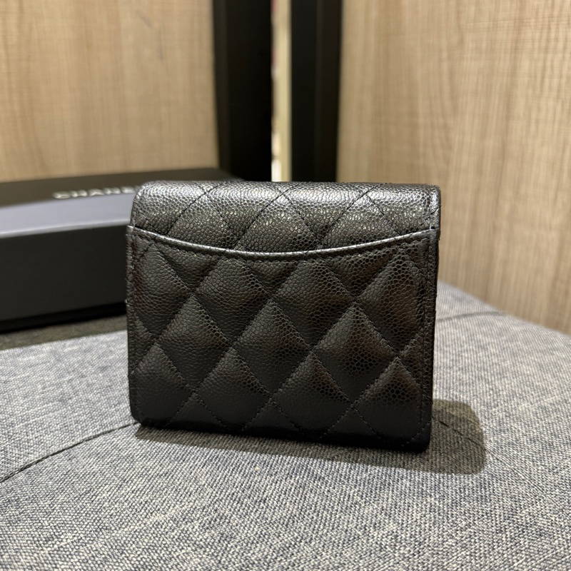 晶片款CHANEL AP0229 黑色荔枝牛皮金釦三折短夾 皮夾-1