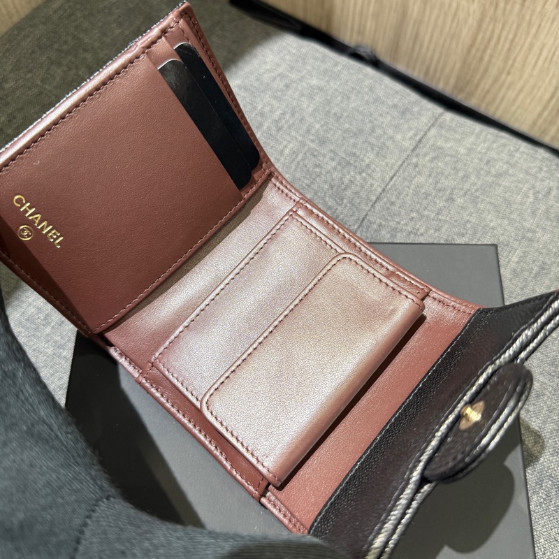 晶片款CHANEL AP0229 黑色荔枝牛皮金釦三折短夾 皮夾-5