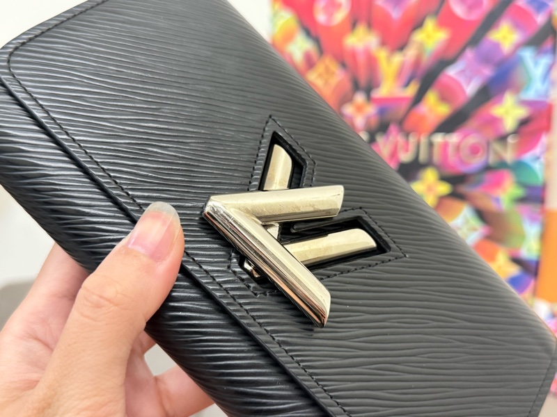 LV Epi Twist 長夾-23