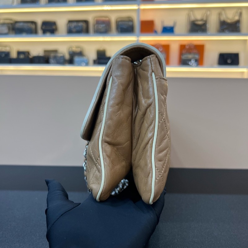 Chanel香奈兒Vintage中古2.55大方銀扣奶茶色鏈條包 肩背包 斜背包-2