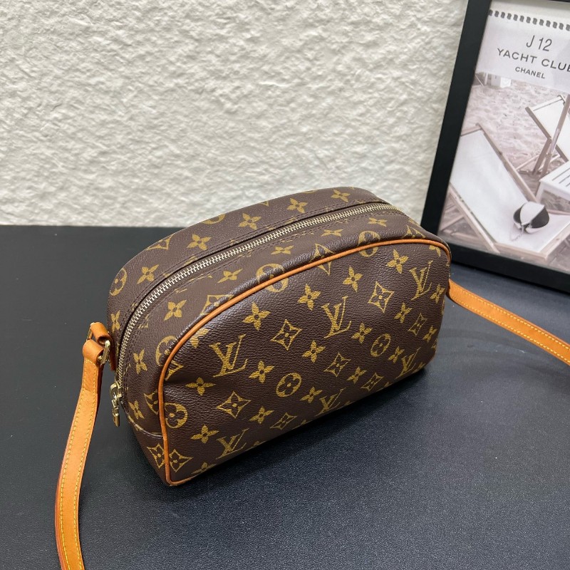 LV路易威登 中古經典老花 洗漱包 化妝包 斜背包 肩帶後加-5