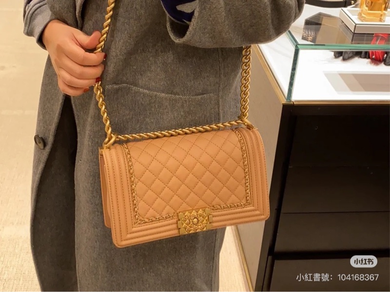香奈兒Chanel 限量款 Boy 25 公分 奶茶色/ 奶棕色 牛皮 皮穿鍊鑲邊 霧金釦-3