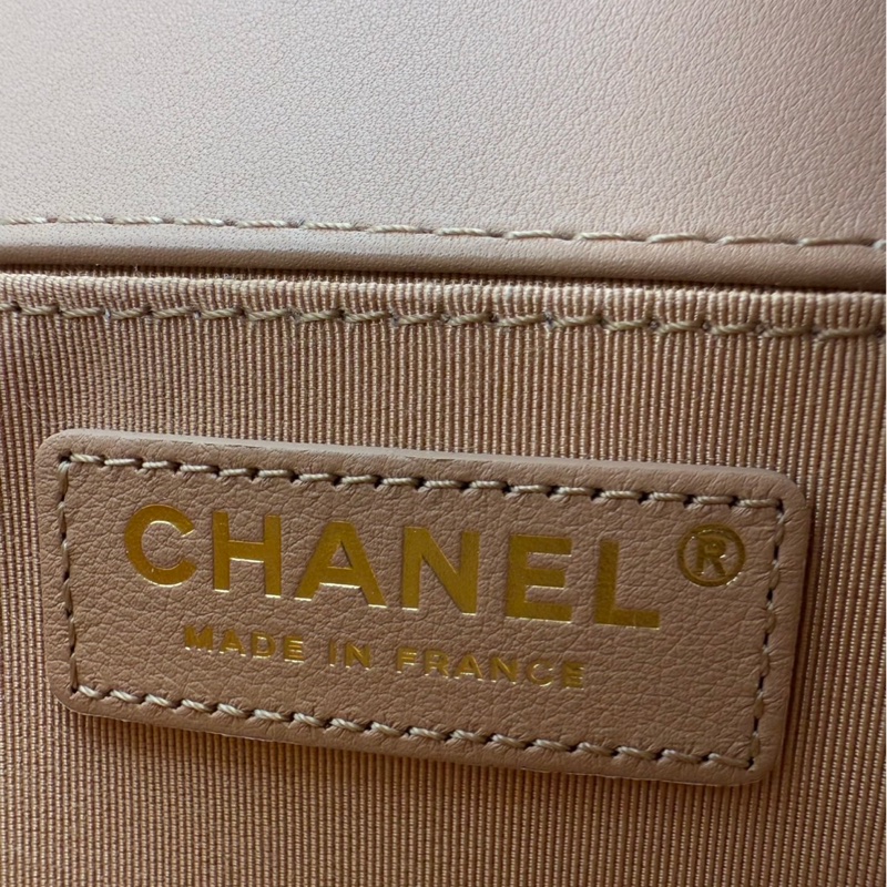 香奈兒Chanel 限量款 Boy 25 公分 奶茶色/ 奶棕色 牛皮 皮穿鍊鑲邊 霧金釦-16