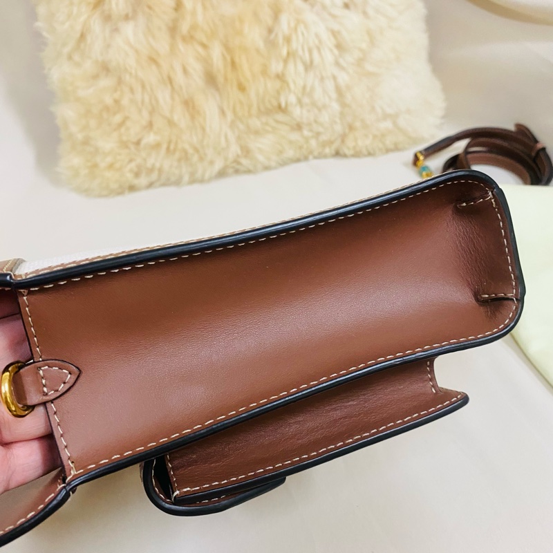 Burberry Pocket mini 焦糖色郵差包 口袋包-15