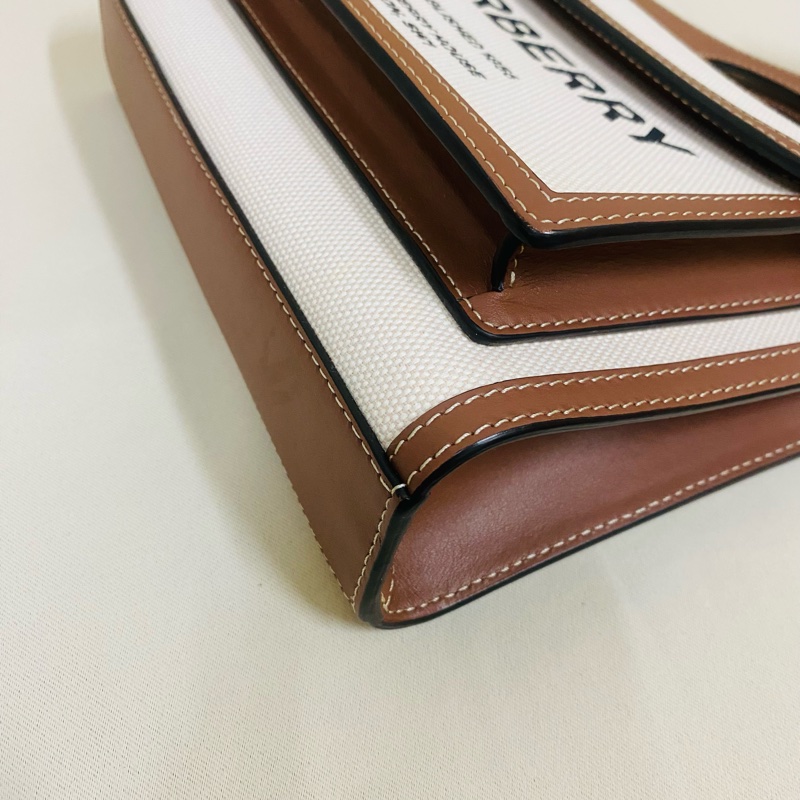 Burberry Pocket mini 焦糖色郵差包 口袋包-16