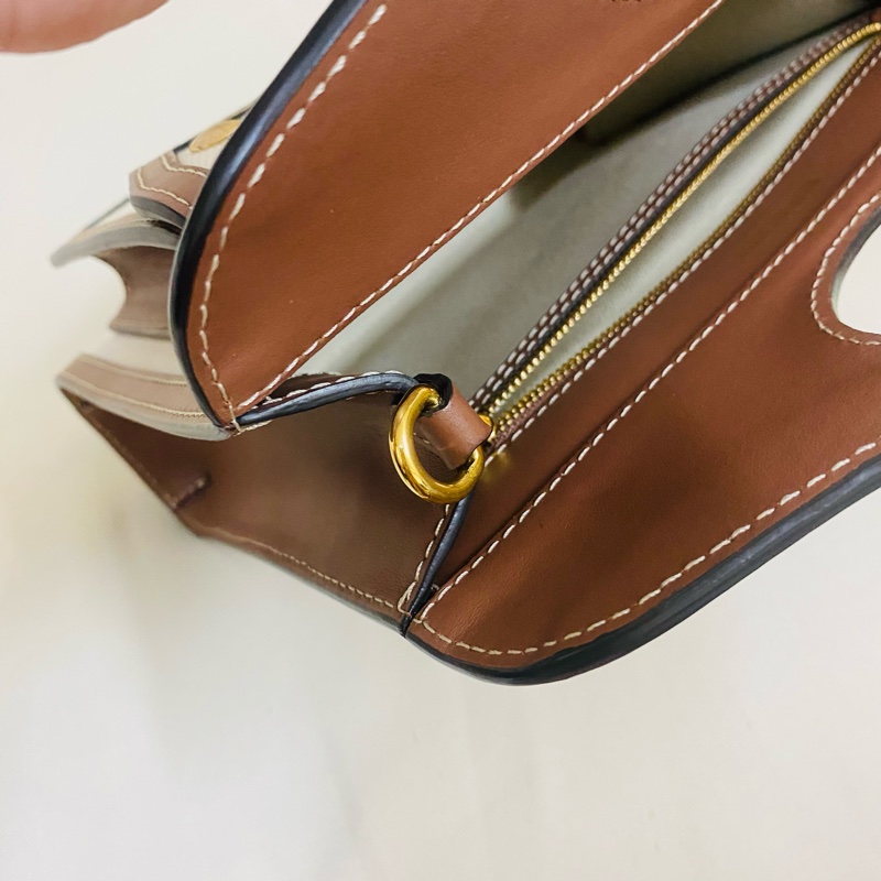 Burberry Pocket mini 焦糖色郵差包 口袋包-23