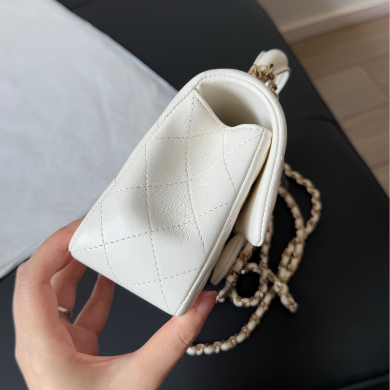 Chanel 香奈兒 22P白色小獅子手把handle cf mini-10