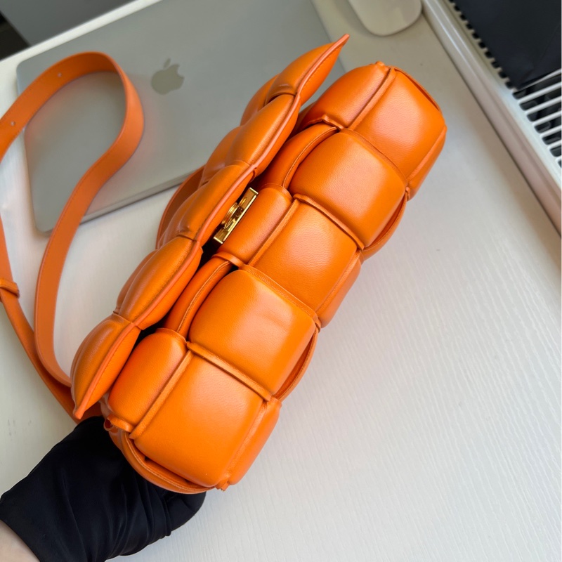 Bv Bottega Veneta 葆蝶家 cassette枕頭包-1