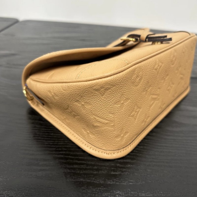 LV Diane奶茶色牛皮壓花小號法棍 芯片款 23*15*9 99新配件塵袋-4