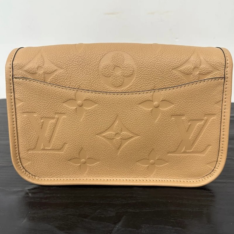 LV Diane奶茶色牛皮壓花小號法棍 芯片款 23*15*9 99新配件塵袋-5