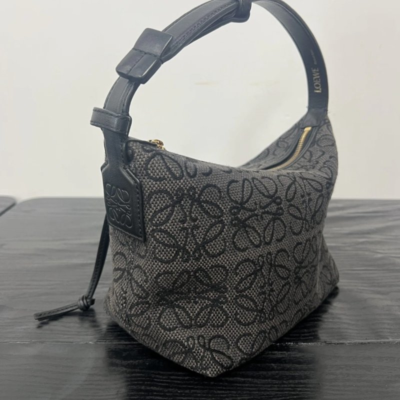 LOEWE 黑色刺繡小號Cubi腋下手提飯盒包 20.5*17*12 98新配件塵袋-1