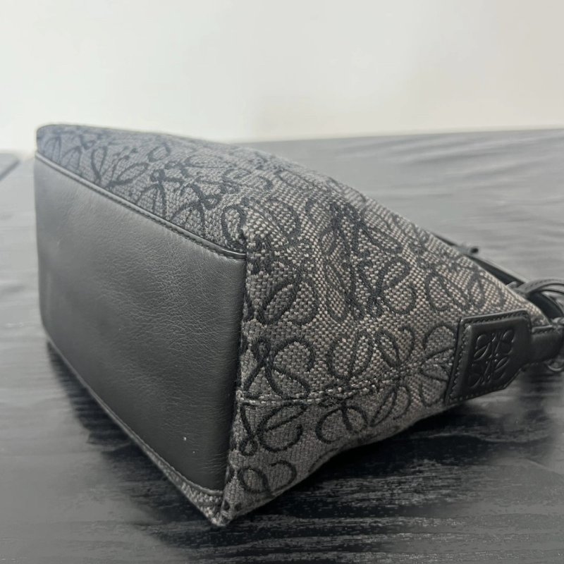 LOEWE 黑色刺繡小號Cubi腋下手提飯盒包 20.5*17*12 98新配件塵袋-2