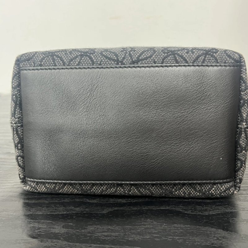 LOEWE 黑色刺繡小號Cubi腋下手提飯盒包 20.5*17*12 98新配件塵袋-3