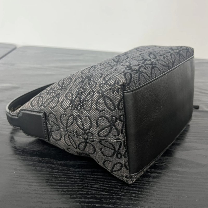 LOEWE 黑色刺繡小號Cubi腋下手提飯盒包 20.5*17*12 98新配件塵袋-4