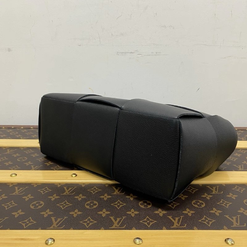 BV 黑色arco托特牛皮六格子母手提包 30*20*11.5 99新-2