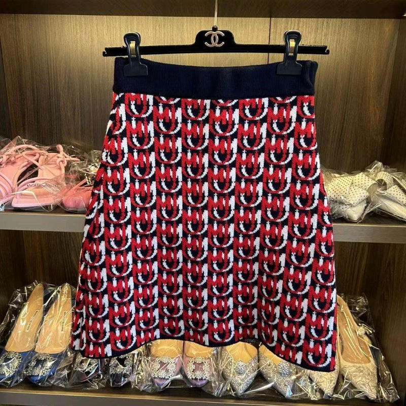 MIUMIU半裙 尺寸38碼 整體很新-0
