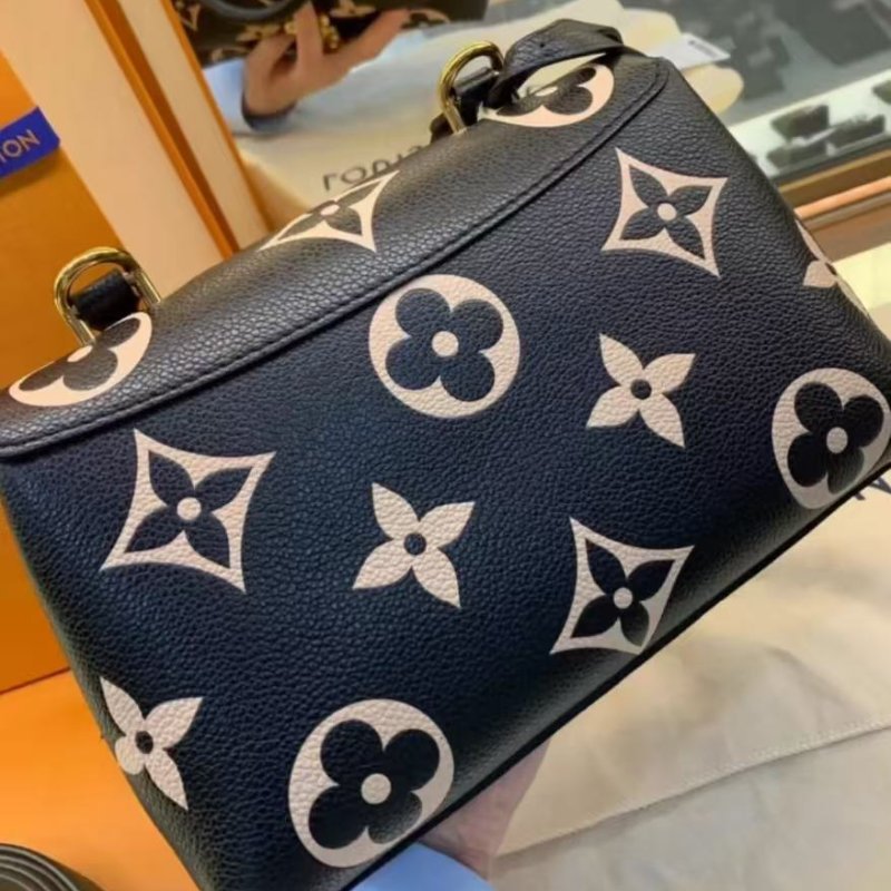 Lv 瑪德琳bb 黑米拚色全皮壓紋 配件盒子塵袋購證 全新-1