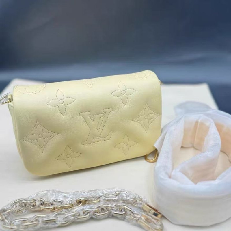 Lv wallt on strap logo 香蕉黃 全皮壓紋 小牛皮 全新 配件塵袋(細節私訊)-1