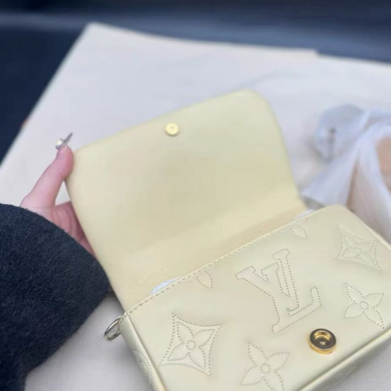 Lv wallt on strap logo 香蕉黃 全皮壓紋 小牛皮 全新 配件塵袋(細節私訊)-3